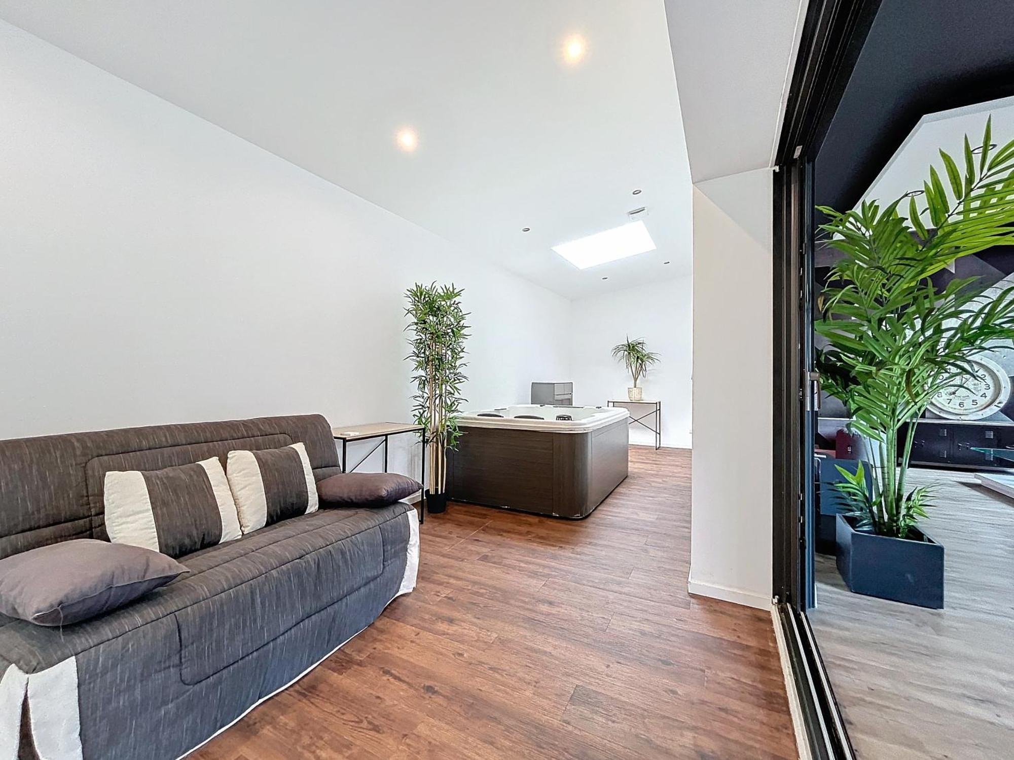 Loft Terrasse Avec Spa Proche Centre Historique Монлюсон Экстерьер фото