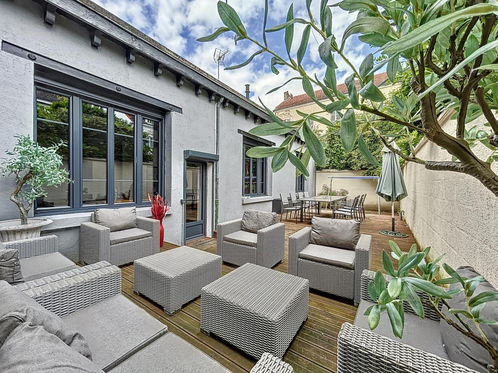 Loft Terrasse Avec Spa Proche Centre Historique Монлюсон Экстерьер фото